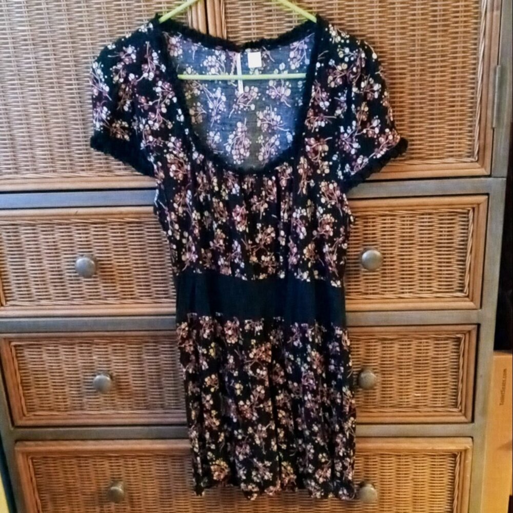 RARE Ric Rac Women's L Unique Berries Design Crochet Trim Flutter Sleeve Tunic - Picture 3 of 13